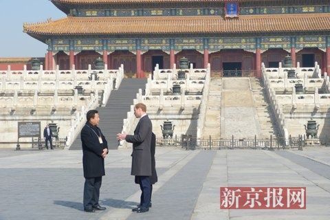 威廉王子逛北京故宫用中文问好