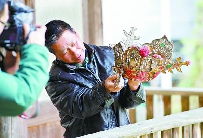 失窃地村民盼肉身坐佛归故里