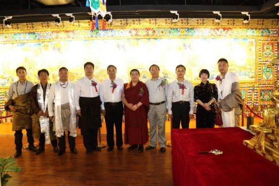 夏日仓活佛与领导嘉宾合影 夏日仓活佛与领导嘉宾合影