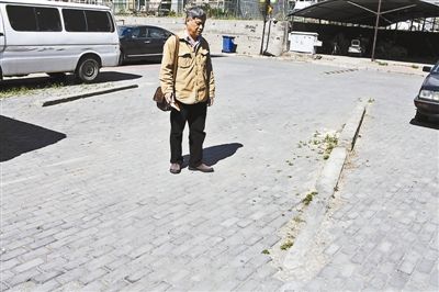 北京多处文物被埋:百年土桥仅剩栏杆露出地面