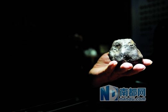 收藏乱象:拍卖公司设套 普通石头花10万鉴定费