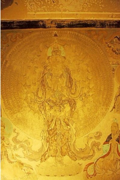 线描是我国书法与绘画艺术造型的主要手段,敦煌壁画也继承了这种造型手法,使形象具有高度的概括力。从新石器时代仰韶文化的彩陶纹饰中的编织纹、鸟兽纹、几何纹等,商周青铜器上的云气纹、夔龙凤纹等,再到西汉帛画上的线描,可以看出线条在其中的传承和发展。敦煌壁画继承了线描的刻画方式,表现出其自身的特点。 线描是我国书法与绘画艺术造型的主要手段,敦煌壁画也继承了这种造型手法,使形象具有高度的概括力。从新石器时代仰韶文化的彩陶纹饰中的编织纹、鸟兽纹、几何纹等,商周青铜器上的云气纹、夔龙凤纹等,再到西汉帛画上的线描,可以看出线条在其中的传承和发展。敦煌壁画继承了线描的刻画方式,表现出其自身的特点。