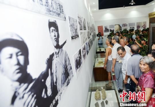 江西民间收藏家收集800余件抗战文物办展览