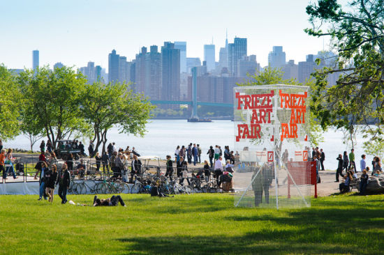 FRIEZE NEW YORK ĳؽںӱߣΪһصķ羰