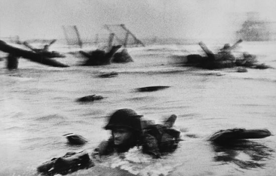 Robert Capa D-day Omaha beach 1944 