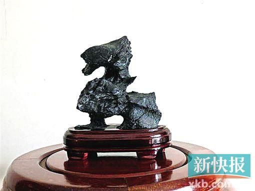 张学斌:英石嶙峋傲立有清高名士之风